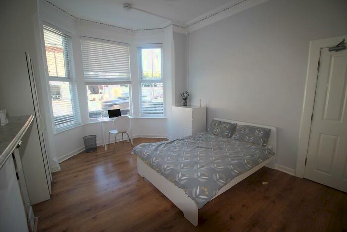 8 Bedroom Semi-Detached House To Rent In Radcliffe Road, West Bridgford, Nottingham, NG2