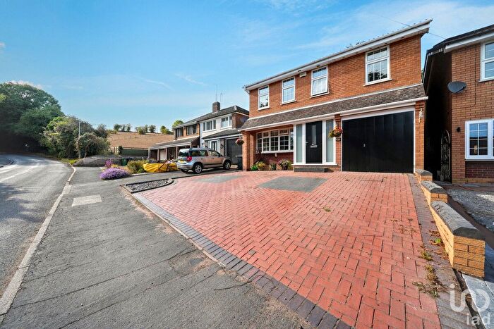 4 Bedroom Detached House For Sale In The Holloway, Dudley, DY3