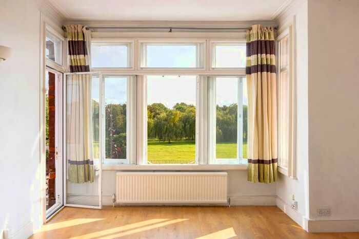 2 Bedroom Flat To Rent In Cross Deep, Twickenham, TW1