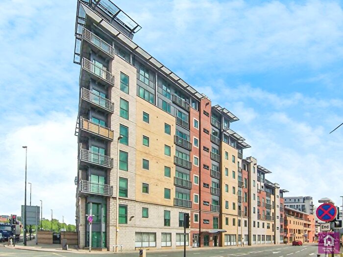 2 Bedroom Flat For Sale In City Point, Chapel Street, Manchester City Centre, M3