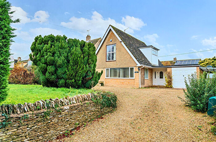 3 Bedroom Detached House For Sale In London Road, Fairford, GL7