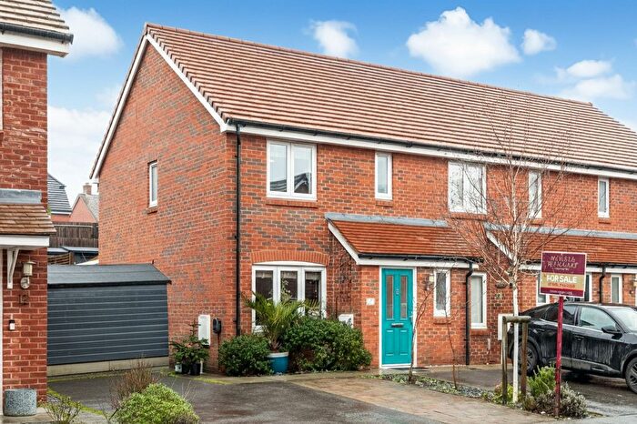3 Bedroom End Of Terrace House For Sale In Muggeridge Road, Billingshurst, RH14