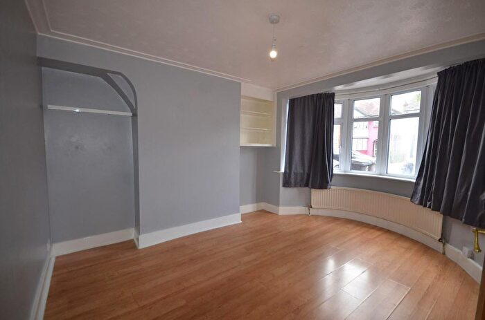 4 Bedroom Semi-Detached House To Rent In Boycroft Avenue, London, NW9