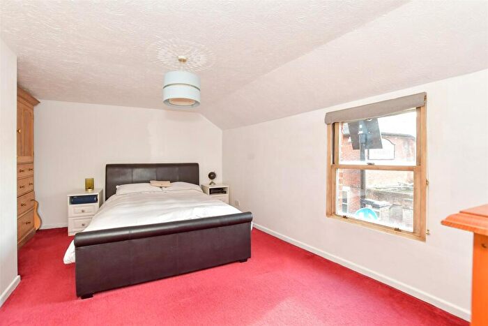 2 Bedroom Cottage For Sale In Carisbrooke High Street, Newport, Isle Of Wight, PO30
