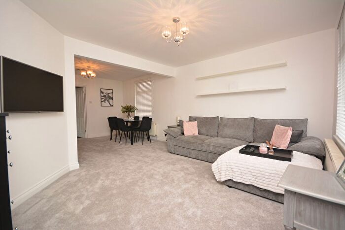 2 Bedroom Bungalow To Rent In Skinners Lane, CM2