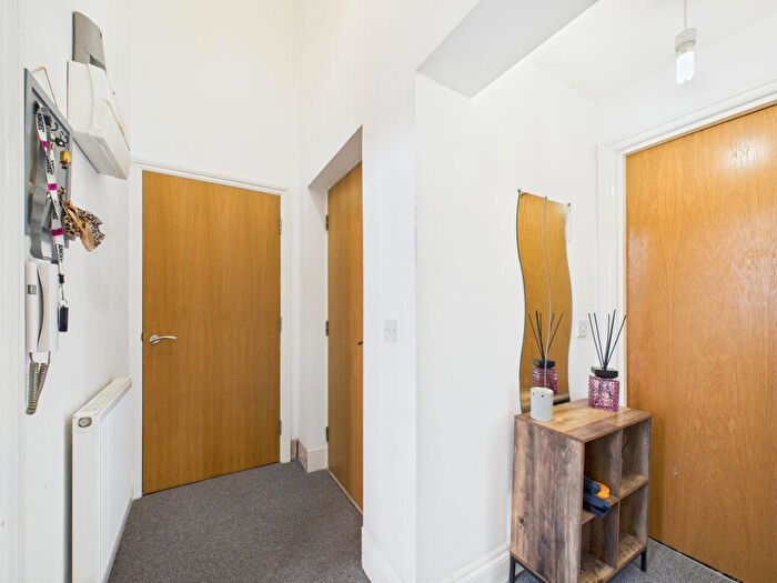 2 Bedroom Apartment For Sale In The Lawns, Hull, Yorkshire, HU7