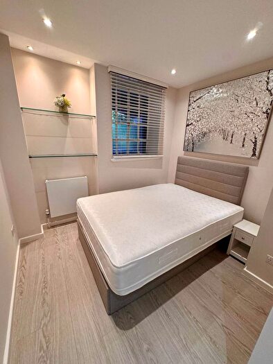 2 Bedroom Flat To Rent In Mortimer Crescent, Kilburn, London, NW6