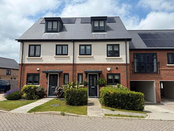 3 Bedroom End Of Terrace House To Rent In Harrison Grange, Bracknell, RG12