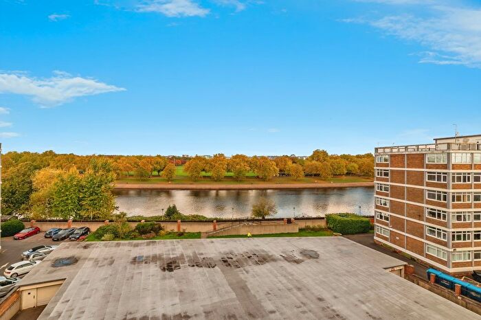 2 Bedroom Flat For Sale In Rivermead, Wilford Lane, West Bridgford, Nottingham, NG2