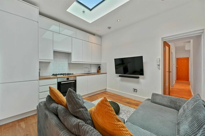 1 Bedroom Flat To Rent In Collingwood Road, Sutton, SM1