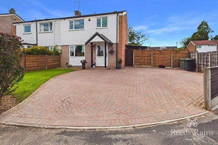 3 Bedroom Semi-Detached House For Sale In Kenilworth Road, Macclesfield, Cheshire, SK11