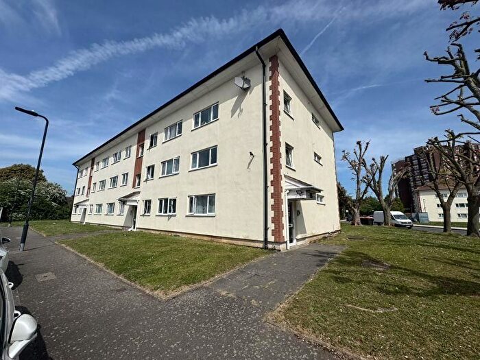 1 Bedroom Semi-Detached Bungalow To Rent In Byron Way, Northolt, UB5