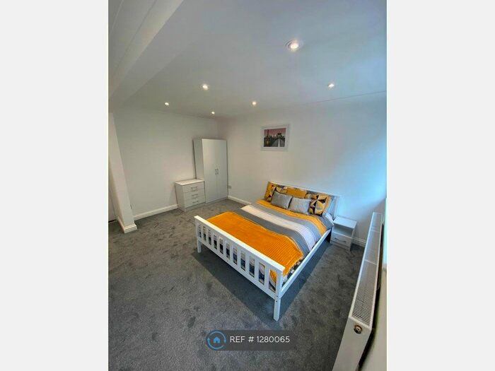 1 Bedroom Flat To Rent In Chertsey Close, Luton LU2