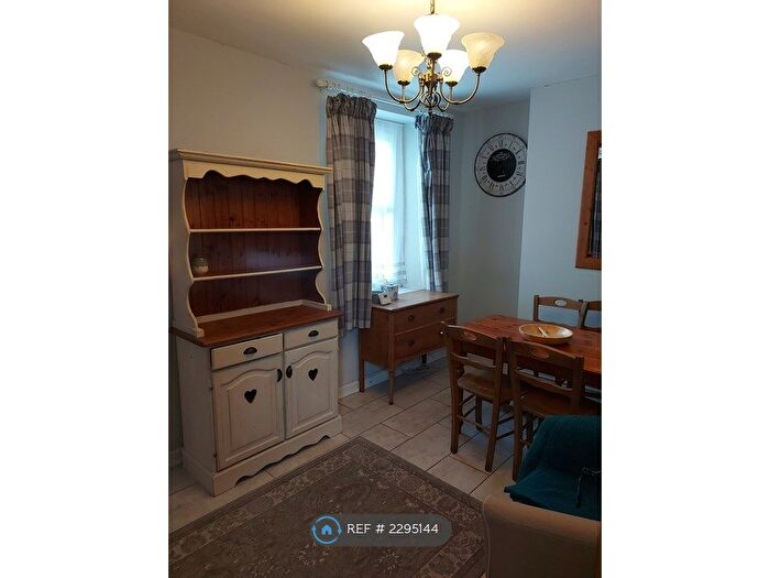 2 Bedroom End Of Terrace House To Rent In William St, Swansea, SA3