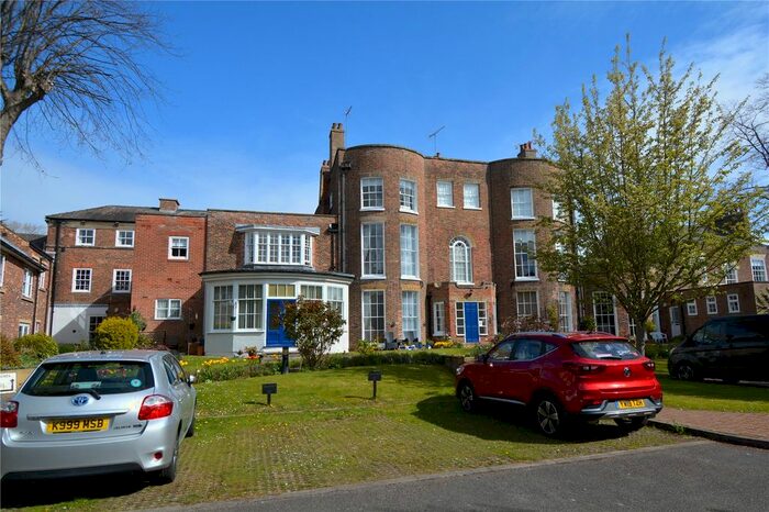 2 Bedroom Flat For Sale In The Avenue, Westgate, Bridlington, East Yorkshire, YO16