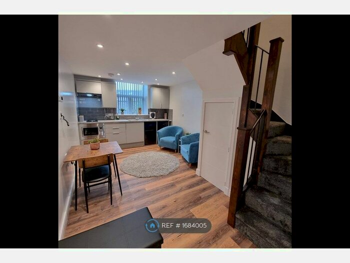 2 Bedroom Flat To Rent In Portland Street, Huddersfield, HD1