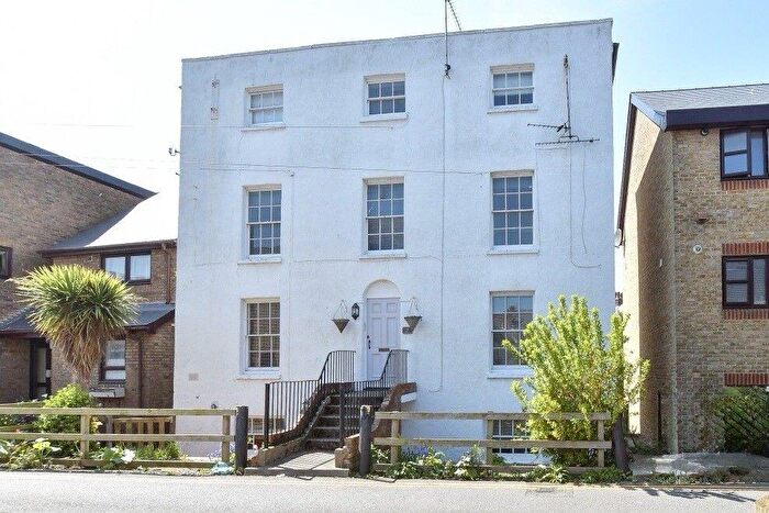 1 Bedroom Flat For Sale In Middle Wall, Whitstable, Kent, CT5