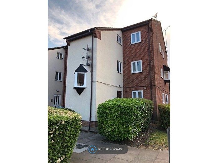 Studio To Rent In West Thamesmead, London, SE28
