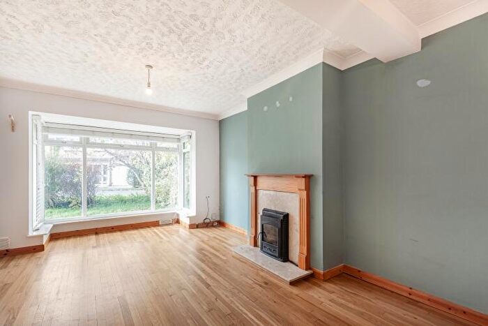 4 Bedroom Semi-Detached House To Rent In Mulcaster Avenue, Kidlington, OX5