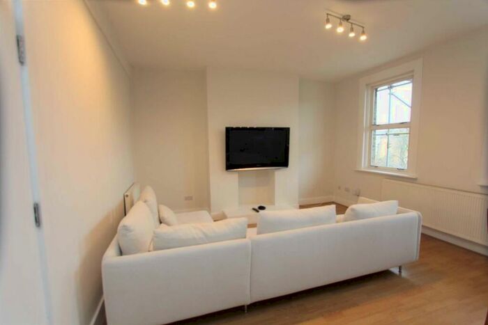 3 Bedroom Flat To Rent In Stroud Green Road, London, N4