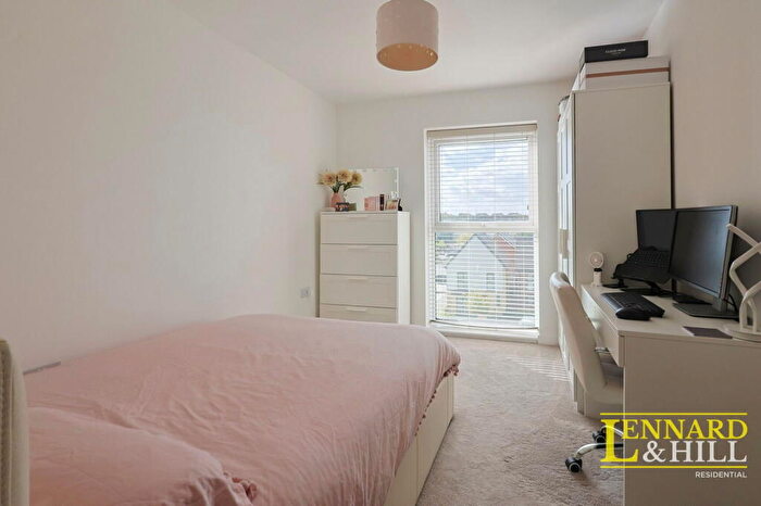 2 Bedroom Flat For Sale In Dovestone Close, Grays, RM20
