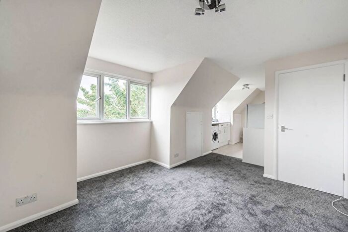 1 Bedroom Flat To Rent In Deane Avenue, Ruislip, HA4