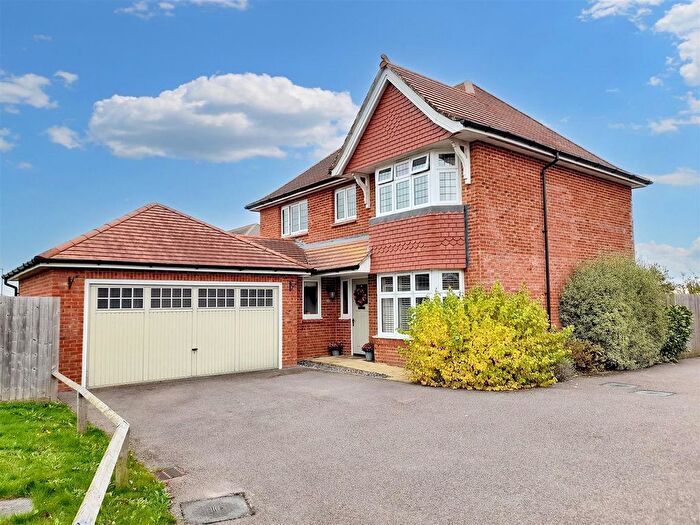 4 Bedroom Detached House For Sale In Songthrush Lane, Barnham, PO22