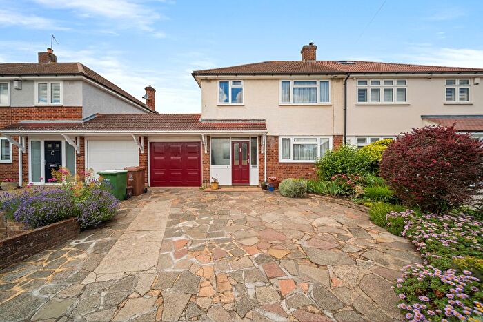 3 Bedroom Semi Detached House For Sale In Hurst Springs, Bexley, DA5