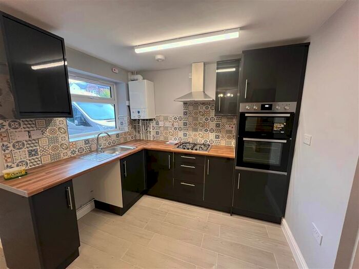 2 Bedroom Property To Rent In Derby Road, Burton On Trent, DE14