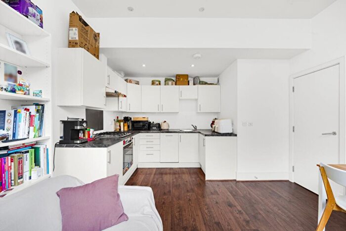 1 Bedroom Flat For Sale In Bernhard Baron House, Henriques Street, Whitechapel, London, E1