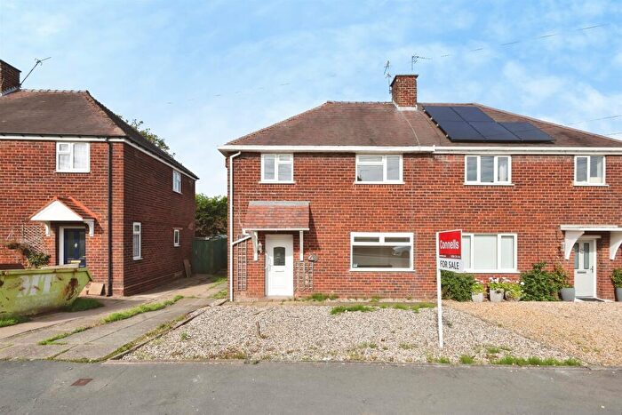 3 Bedroom Semi-Detached House For Sale In Gauden Road, Wollescote, Stourbridge, DY9