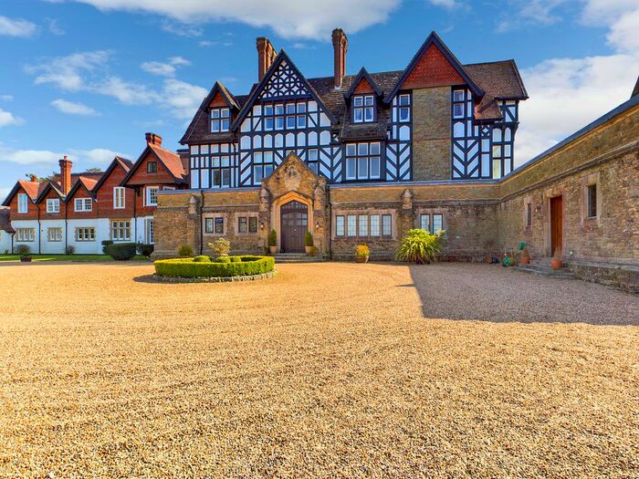 2 Bedroom Flat To Rent In Forest Road, Colgate, Horsham, RH12