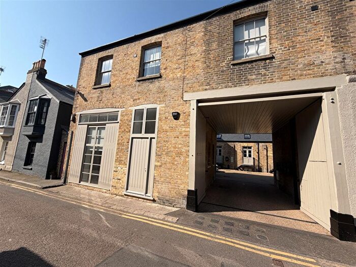 3 Bedroom Property To Rent In Buckingham Road, Broadstairs, Kent, CT10