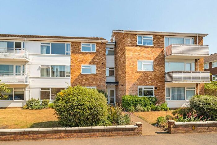 2 Bedroom Flat For Sale In Anglesea Road, Kingston Upon Thames, KT1