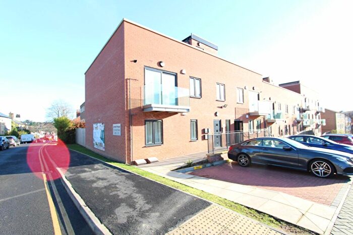 2 Bedroom Flat To Rent In Lemont Road, Lemont House, S17