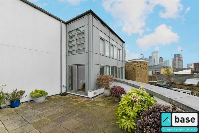 2 Bedroom Flat To Rent In Garden Walk, Shoreditch, EC2A