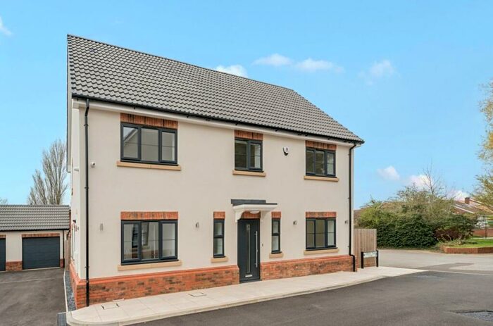 5 Bedroom Detached House To Rent In Cherry Tree Close, Bedford, MK41