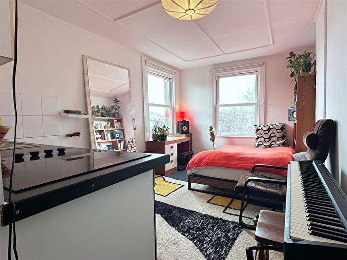 Studio To Rent In Lansdowne Place, Hove, BN3