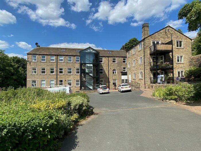 2 Bedroom Flat To Rent In Underbank Old Road, Holmfirth, West Yorkshire, Uk, HD9