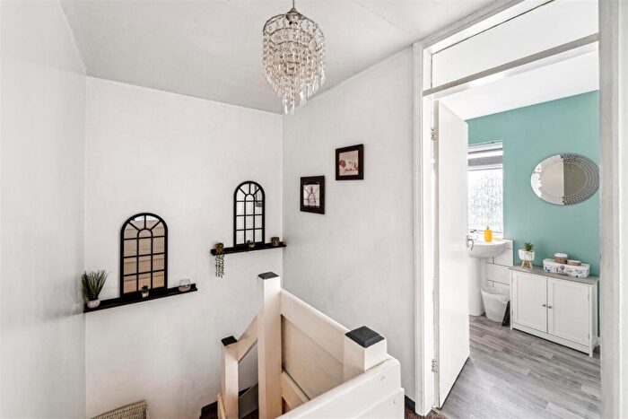 3 Bedroom Terraced House For Sale In Redwood, Sale, M33