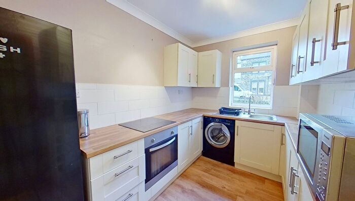 2 Bedroom Flat To Rent In Flat A North Grange Road, Headingley, Leeds, West Yorkshire, LS6