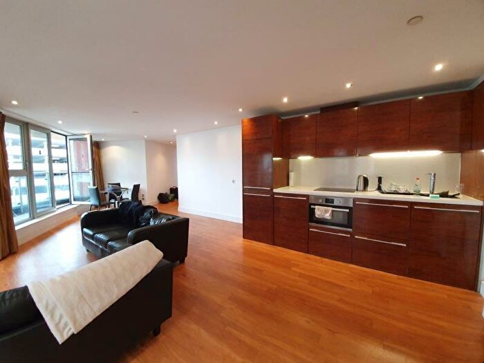 3 Bedroom Flat To Rent In Hanley Street, Nottingham, Nottinghamshire, NG1