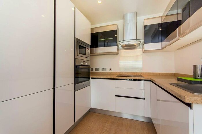 2 Bedroom Flat To Rent In Newgate, Croydon, London, CR0