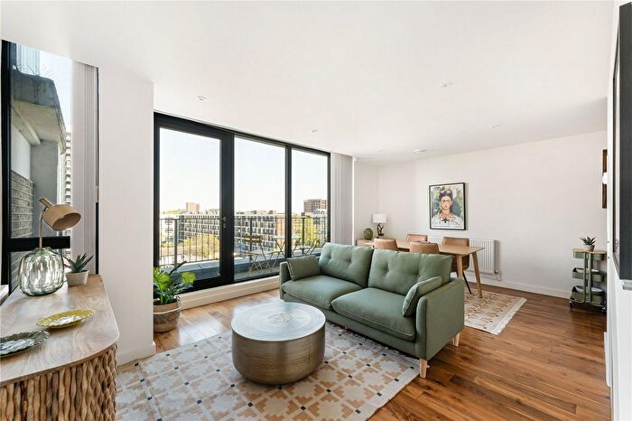 2 Bedroom Flat For Sale In De Beauvoir Crescent, London, N1