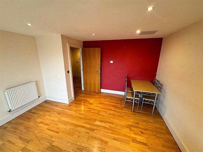 2 Bedroom Flat To Rent In Liberty Street, London, SW9