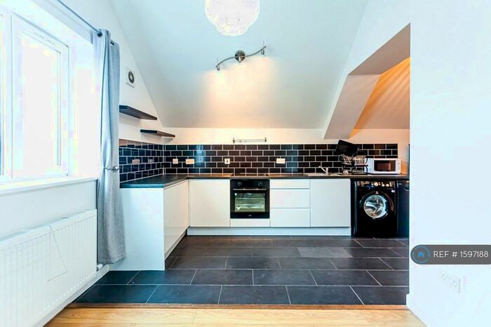 3 Bedroom Flat To Rent In Aria Court, Nottingham, NG5