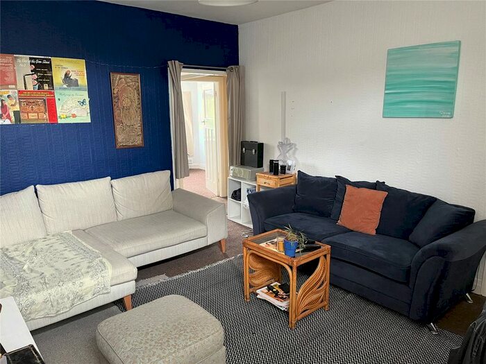 2 Bedroom Flat To Rent In Downham Way, Bromley, Kent, BR1