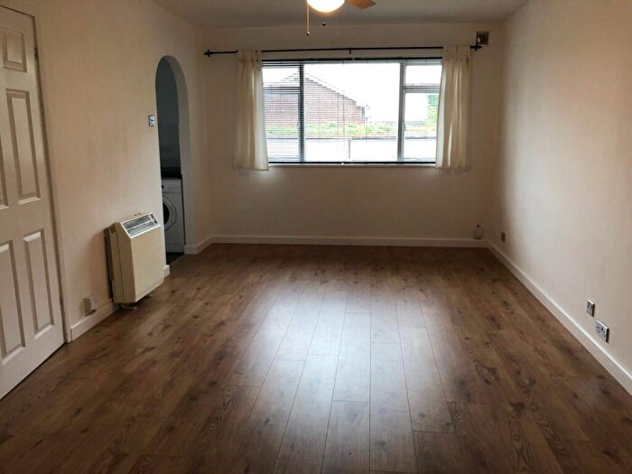 1 Bedroom Flat To Rent In Sefton Court, Enfield, EN2