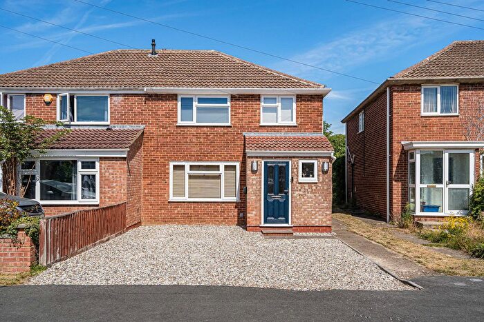 3 Bedroom Semi-Detached House For Sale In Beech Crescent, Kidlington, OX5