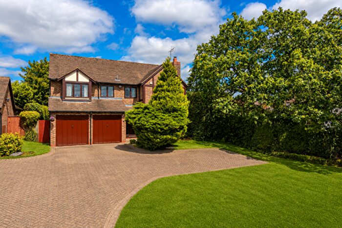 4 Bedroom Detached House For Sale In Houndsfield Lane, Wythall, Birmingham, B47